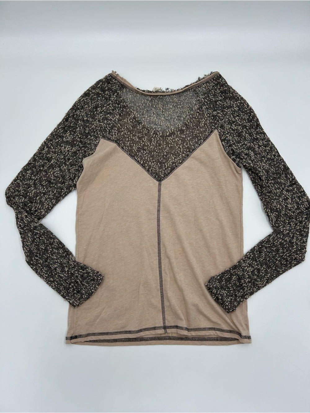 Daytrip Beige Studded Body Black Marled Sleeve Graphic Raglan Long Sleeve Top L - Picture 11 of 11
